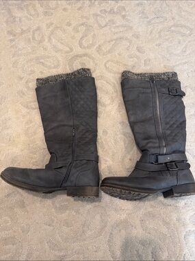Quilted Knee-High Heeled Boots in Charcoal Gray